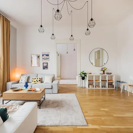 Pastel Dream 3br Gem Artful Spacious