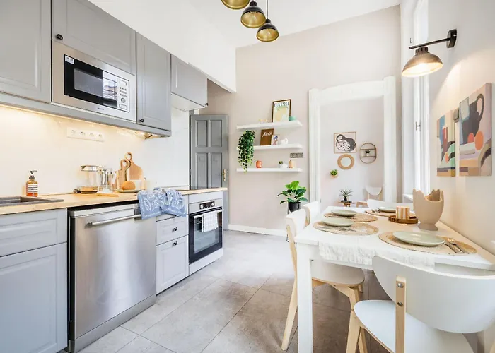 Pastel Dream 3br Gem Artful Spacious