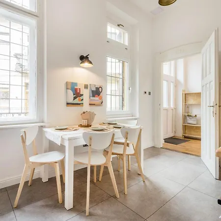 Pastel Dream 3br Gem Artful Spacious 公寓