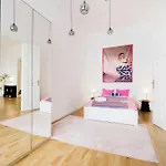 Pastel Dream 3br Gem Artful Spacious * בודפשט